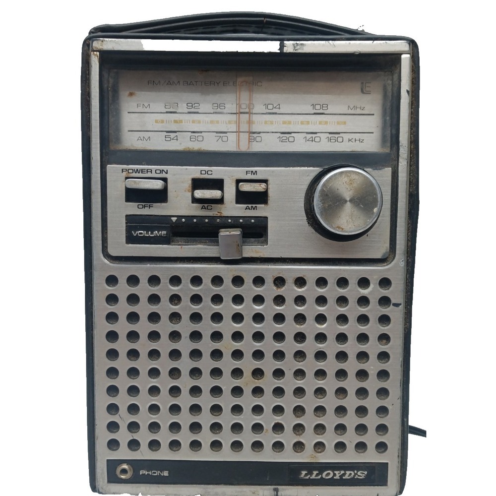 Vintage Lloyd's Solid State FM/AM Portable Radio‎ Carrying Case A/C or Battery